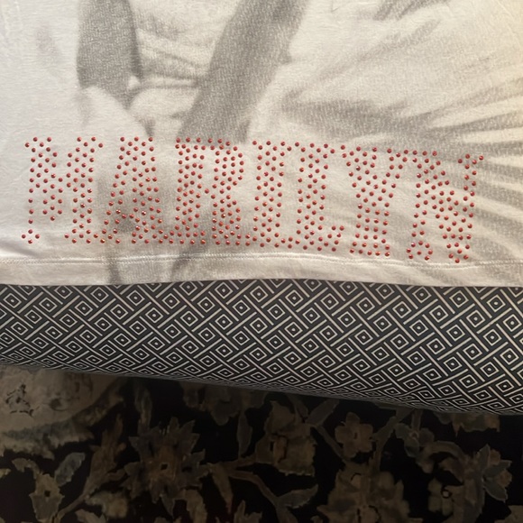 🎬 White Marilyn Monroe women’s photograph tee size Large EUC - Picture 4 of 4